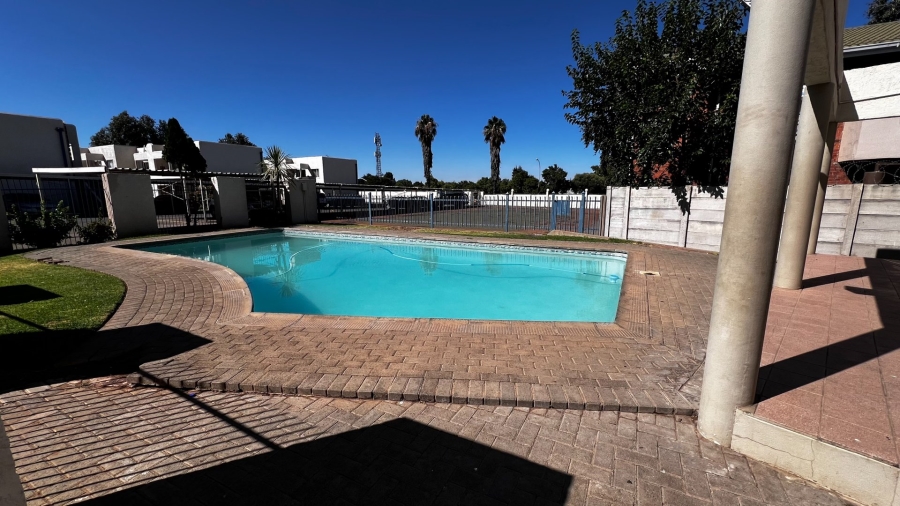 2 Bedroom Property for Sale in Langenhovenpark Free State